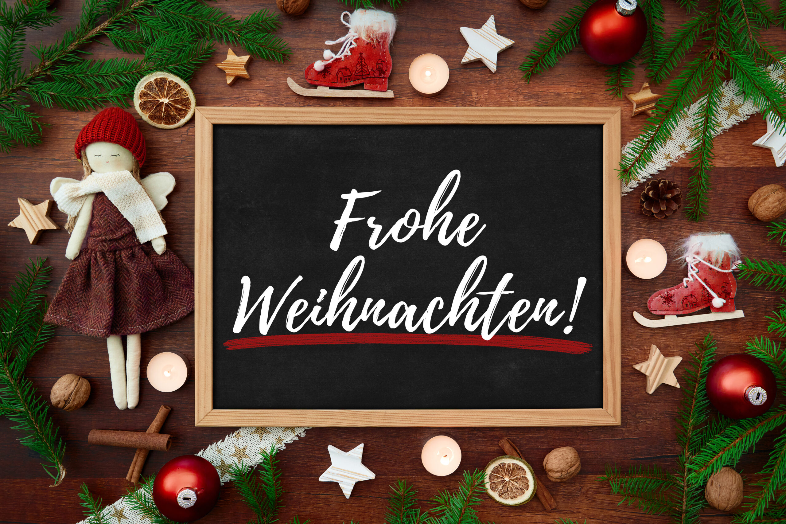frohe-weihnachten-weihnachten-bilder-weihnachtsgruesse-festliche-deko-scaled